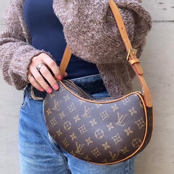 Louis Vuitton Handbags - 💎✨BEAUTIFUL✨💎AUTHENTIC Louis Vuitton Monogram Croissant MM Hand